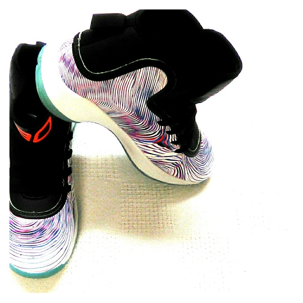 Athletic shoes